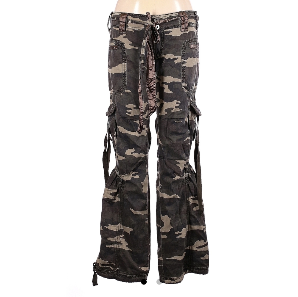 Pronto cargo pants with camo print